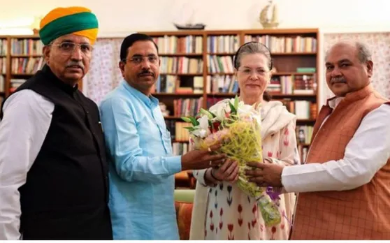 सोनिया गांधी से मिले मोदी सरकार के तीन मंत्री, ये है वजह