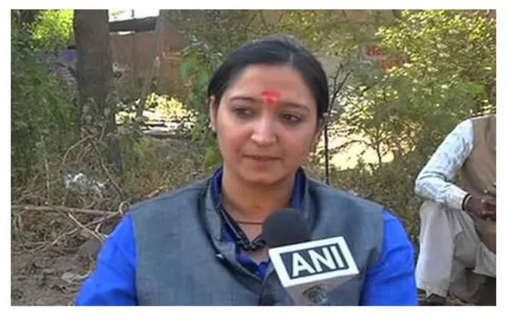 जानें कौन हैं भक्ति शर्मा, अमेरिका से लौटकर बनीं सरपंच, बदल रही हैं गांव की तस्वीर