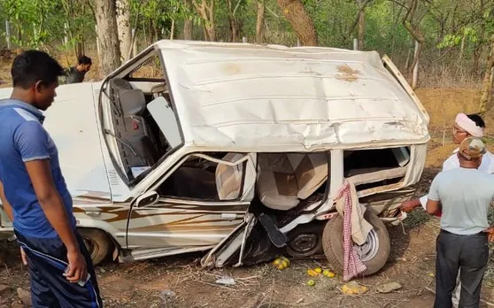 चोरी के आरोपियों की पेशी करवा कर लौट रही पुलिस की गाड़ी पलटी, दो सिपाहियों की मौत