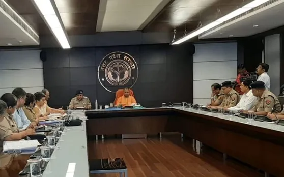अलीगढ़ की घटना के बाद जागी सरकार, महिला सुरक्षा पर सीएम योगी ने की अधिकारियों के साथ बैठक