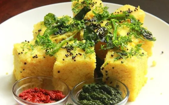 Snacks Recipe: घर में 5 मिनट में बनाएं बेसन ढोकला, पढ़ें रेसिपी