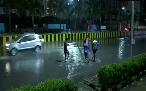 मुंबई में भारी बारिश ने दिलाई लोगों को गर्मी से राहत, लेकिन हवाई यात्रा प्रभावित, उड़ानों को किया गया रद्द