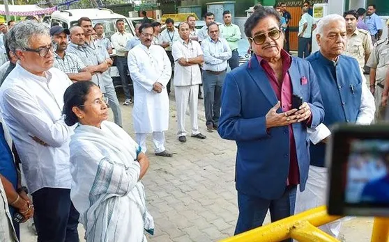 ममता के समर्थन में उतरे शत्रुघ्न, कहा-2002 में गुजरात की स्थिति खराब थी, तब नहीं लागू हुआ राष्ट्रपति शासन