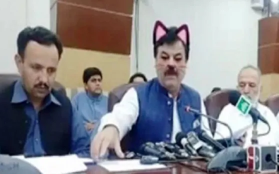 पाकिस्तान के मंत्री जनता से संवाद के दौरान बन गए 'भीगी बिल्ली', अब उड़ रहा मजाक