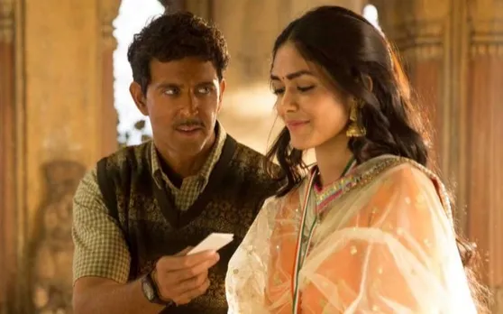 Super 30: गणित का सवाल भूल म्रुणाल ठाकुर से 'जुगराफिया' करते दिखे ऋतिक रोशन