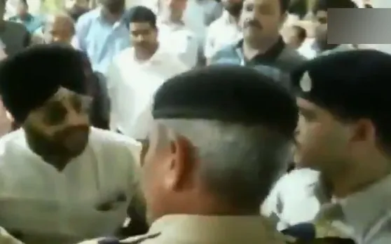 मंत्री की बैठक में जाने से रोकने पर कांग्रेस नेता की गुंडई, पुलिस से की बदसलूकी, देखें Video