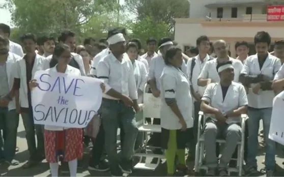बंगाल: कभी हां कभी ना के खेल के बीच हड़ताली डॉक्टर आज ममता बनर्जी से करेंगे मुलाकात