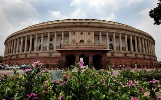 17वीं लोकसभा के सांसदों ने 'भारत माता की जय' और 'जय श्री राम' के नारे के बीच ली शपथ