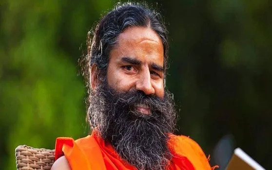 International Yog Diwas: योग दिवस पर महाराष्ट्र के नांदेड़ में योग करते दिखे बाबा रामदेव, देवेंद्र फडणवीस ने भी दिया साथ