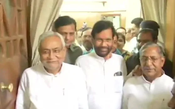 केंद्रीय मंत्री राम विलास पासवान ने राज्यसभा के लिए एनडीए की ओर से नामांकन दाखिल किया