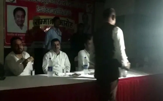 ऊर्जा मंत्री के कार्यक्रम में ही 4 बार बत्ती गुल, कैमरे की लाइट से चलाना पड़ा काम