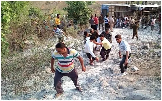 झारखंड : यात्रियों से भरी बस खाई में गिरी, 6 लोगों की मौत, कई घायल