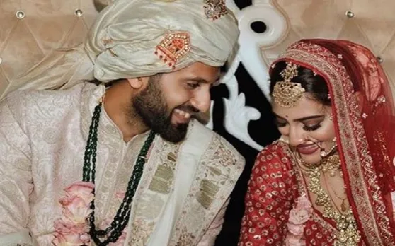 अभिनेत्री से सांसद बनी नुसरत जहां ने पति के साथ शेयर की रोमांटिक तस्वीर, देखें यहां