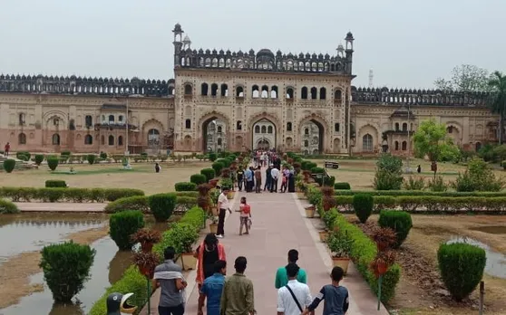 भड़कीले कपड़ों में अब इमामबाड़े में नहीं मिलेगी एंट्री, ये है कारण, वीडियो कैमरे पर भी बैन