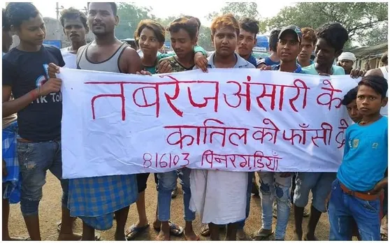 झारखंड मॉब लिंचिंग केस : लोगों ने तबरेज के दोषियों को सजा दिलाने की मांग को लेकर जाम किया हाईवे