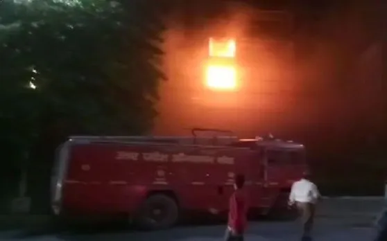 Lucknow: पिकअप भवन की तीन मंजिला बिल्डिंग में लगी भीषण आग, मचा हड़कंप