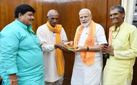 900 किलोमीटर पैदल चलकर प्रधानमंत्री नरेंद्र मोदी से मिलने दिल्ली पहुंचे दो बुजुर्ग