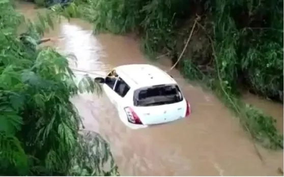 अगर बारिश के पानी में फंस जाए आपकी कार तो करें ये उपाय