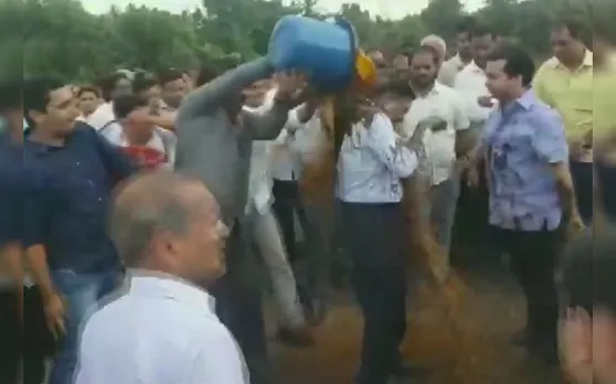 बीजेपी बैटमार विधायक के बाद अब कांग्रेस के कीचड़मार विधायक, पढ़ें पूरी खबर