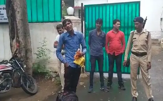 स्कूली शिक्षा मंत्री के आवास पर पेट्रोल और लाइटर लेकर पहुंचा छात्र, खुद को आग लगाने की कोशिश की