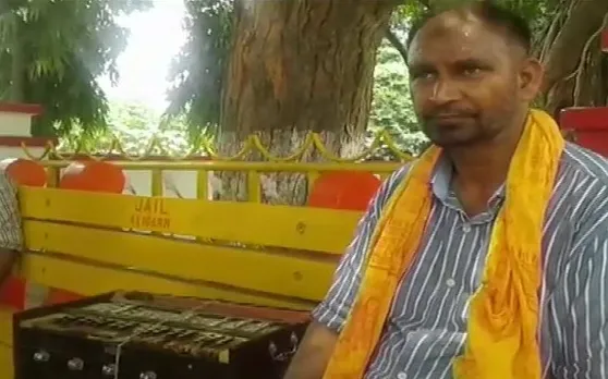 अलीगढ़ में एक मुसलमान को रामायण पढ़ना पड़ा भारी, उसके ही समुदाय के लोगों ने किया ये बर्ताव