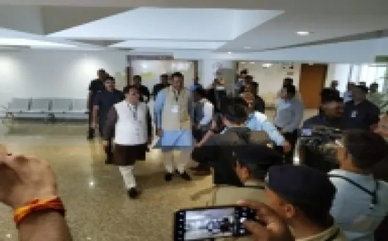 गुजरात : राज्यसभा की 2 सीटों पर उपचुनाव के लिए मतदान जारी, बीजेपी और कांग्रेस आमने-सामने