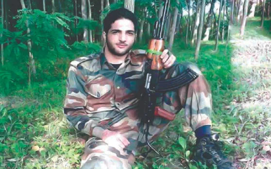 कश्मीर में हाई अलर्ट, बुरहान वानी की बरसी पर सुरक्षा बलों पर आतंकी हमले की सूचना
