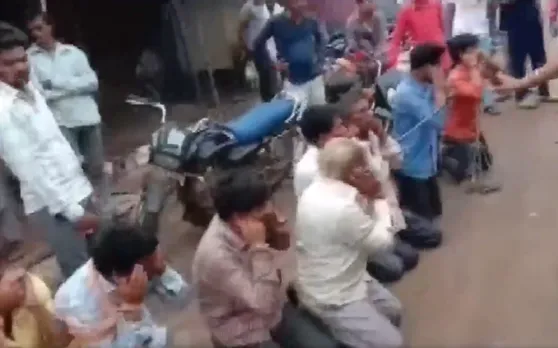 कथित गौतस्करों को ग्रामीणों ने पकड़कर रस्सी से बांधा, फिर लगवाए 'गौ माता की जय' के नारे, देखें VIDEO