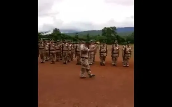 Viral Video: जितेन्द्र के गाने 'ढल गया दिन हो गई शाम' पर कदमताल मिलाते नजर आए देश के जवान