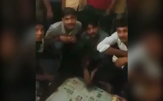 आगरा जिला न्यायालय में पेशी के लिए आए कैदी खेलते हैं जुआ, VIDEO हुआ वायरल