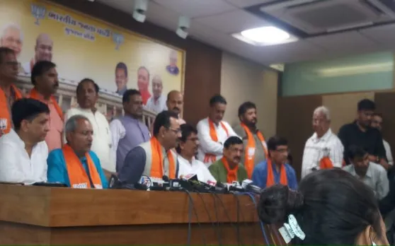 गुजरात में कांग्रेस को लगा बड़ा झटका, अल्पेश ठाकोर ने BJP का थामा दामन