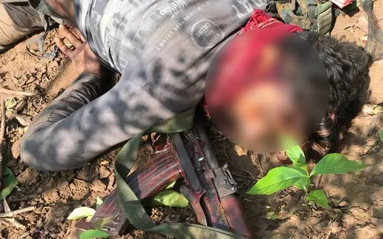 झारखंड : सुरक्षाबलों के साथ मुठभेड़ में ढेेर हुए तीन नक्सली, सर्च ऑपरेशन जारी