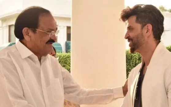उपराष्ट्रपति ने ऋतिक और आनंद कुमार के साथ देखी 'सुपर 30', तस्वीर शेयर कर की तारिफ