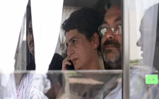 सोनभद्र जा रहीं कांग्रेस महासचिव प्रियंका गांधी वाड्रा को हिरासत में लिया गया, धरने पर बैठी थीं