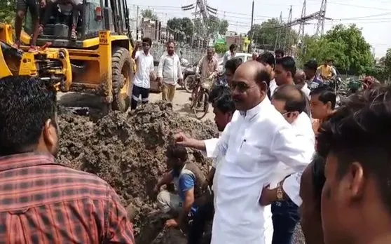प्रधानमंत्री मोदी की सख्ती नहीं आई काम, अब इस बीजेपी विधायक ने नगर पालिका इंजीनियर को सरेआम दीं गालियां