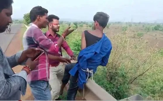 भीड़ ने कटनी में गौतस्करी के आरोप में युवक को धुना, देखिए VIDEO