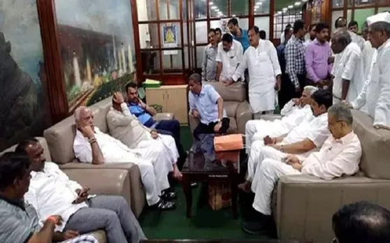 Karnataka Crisis: कुमारस्वामी सरकार रहेगी या जाएगी फैसला चंद घंटों में, स्पीकर ने सुनाया यह फैसला