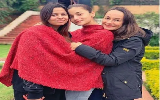 Photo: आलिया भट्ट ने परिवार के साथ शेयर की खूबसूरत तस्वीर