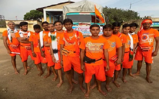 कांवड़ियों को ‘हेल्मेट नहीं तो पेट्रोल नहीं’ नीति से छूट : नोएडा प्रशासन