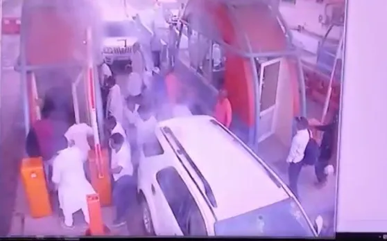 बीजेपी मंडल अध्यक्ष ने टोल मांगने पर टोलकर्मी को पीटा, VIDEO वायरल
