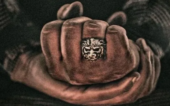 आते ही छा गया KGF 2 का ये नया पोस्टर, कहीं यह संजय दत्त तो नहीं?