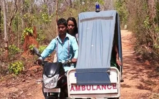 बाइक को एम्बुलेंस बना इस युवक ने सैकड़ों महिलाओं की बचाई जिंदगी, अब खूब हो रही है तारीफ