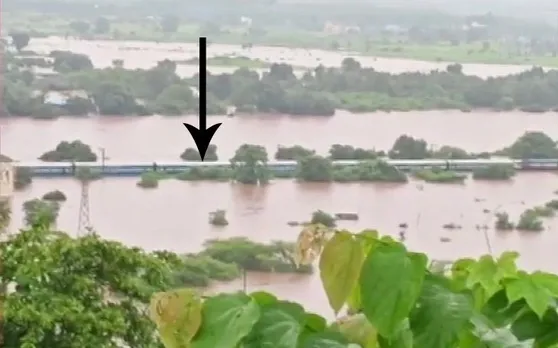 बड़ी खबर: महालक्ष्मी एक्‍सप्रेस के 700 यात्रियों को बचाने उतरी Indian Navy, NDRF भी मौके पर मौजूद