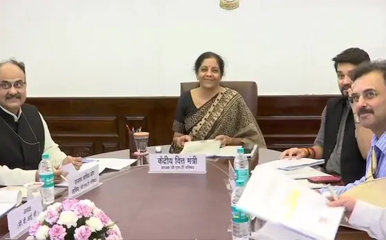 इलेक्ट्रिक वाहनों पर GST 12 फीसदी से घटकर 5 फीसदी हुई, जीएसटी काउंसिल का बड़ा फैसला