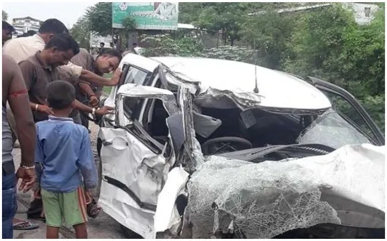 सड़क हादसे में उन्नाव गैंगरेप पीड़िता घायल, मौसी और चाची की मौत; ट्रक ने कार में मारी टक्कर
