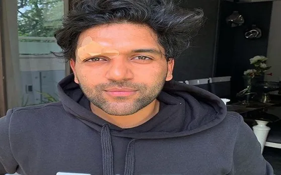 पंजाबी सिंगर गुरु रंधावा हमले के बाद आए भारत, 4 टांके लगे