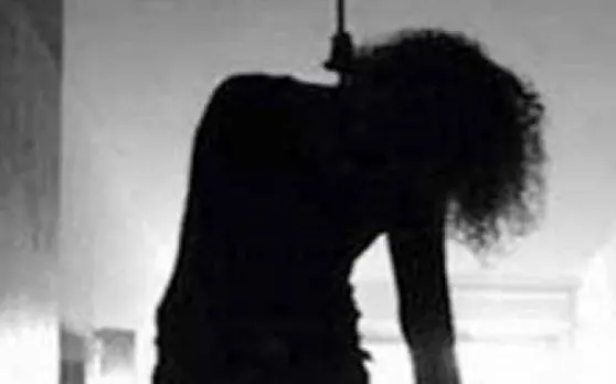 बाड़मेर में प्रेमी युगल ने एक साथ पेड़ पर लटक कर दे दी जान, इलाके में फैली सनसनी