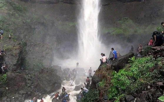 बड़ी खबर : नवी मुंबई में 4 छात्राएं पानी में बह गईं, चल रहा रेस्‍क्‍यू ऑपरेशन