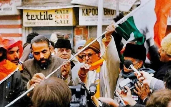 धारा 370 और अनुच्‍छेद 35A से कश्‍मीर के आजाद होते ही VIRAL होने लगी नरेंद्र मोदी की ये तरस्‍वीरें
