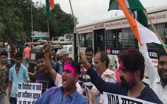 Article 370: प्रधानमंत्री नरेंद्र मोदी के संसदीय क्षेत्र समेत जगह-जगह खुशी का माहौल